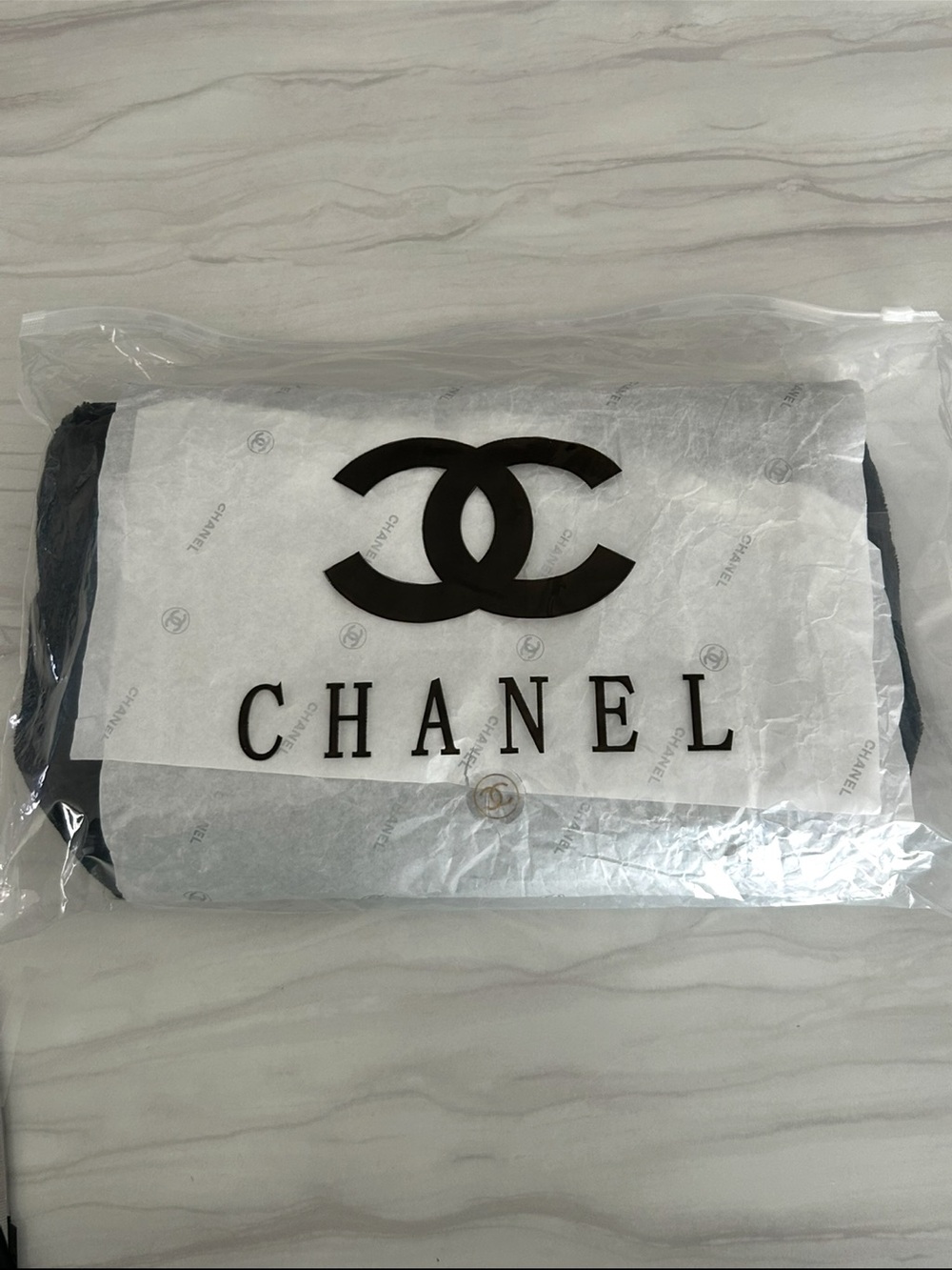 CHANEL Black Shoulder Bag with White CC Emblem VIP GWP - Picture 13 of 14